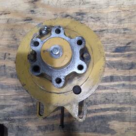 Caterpillar 9l5077 Fan Drive Pulley With 9l5597 Base Bracket For 1693 Truck