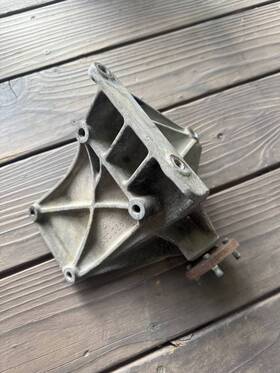Jeep 53010261c 96-01 Cherokee Xj Oem 4.0l Ac Compressor Mount Bracket