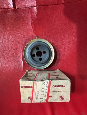 Porsche 90111002303 Timing Belt Pulley For 911 E S 2.4 2.7 Mfi Injection Pump